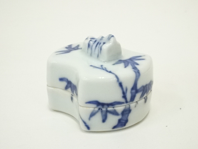  京焼　富田静山造　染付笹分銅香合（共箱）